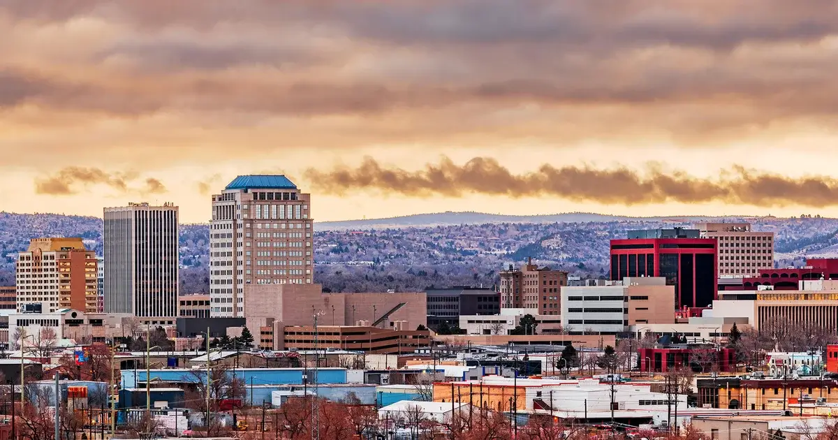 Relief veterinarian working at a clinic in Colorado Springs